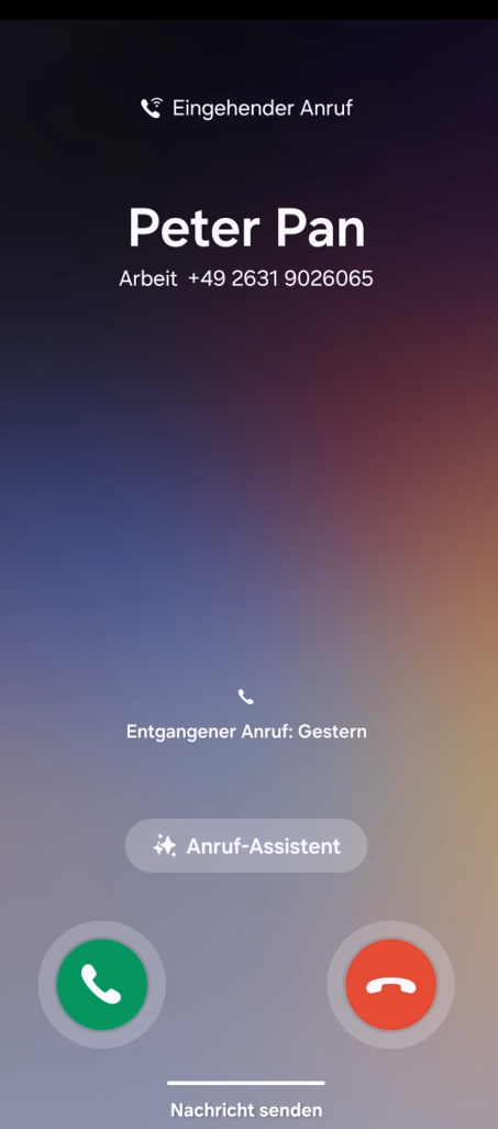 Eingehender Anruf auf Android mit angezeigtem Kontaktnamen